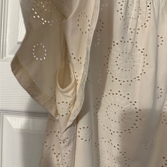 Ann Taylor Cream  Eyelet Women Top Medium - Picture 3 of 5